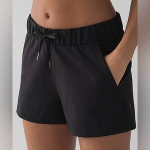 Lululemon On The Fly shorts black
